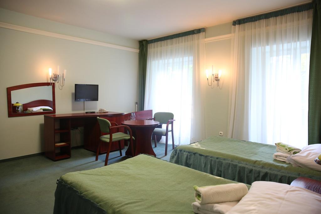 Roskosz Zespol Dworsko Parkowy Bed & Breakfast Biała Podlaska Exterior foto