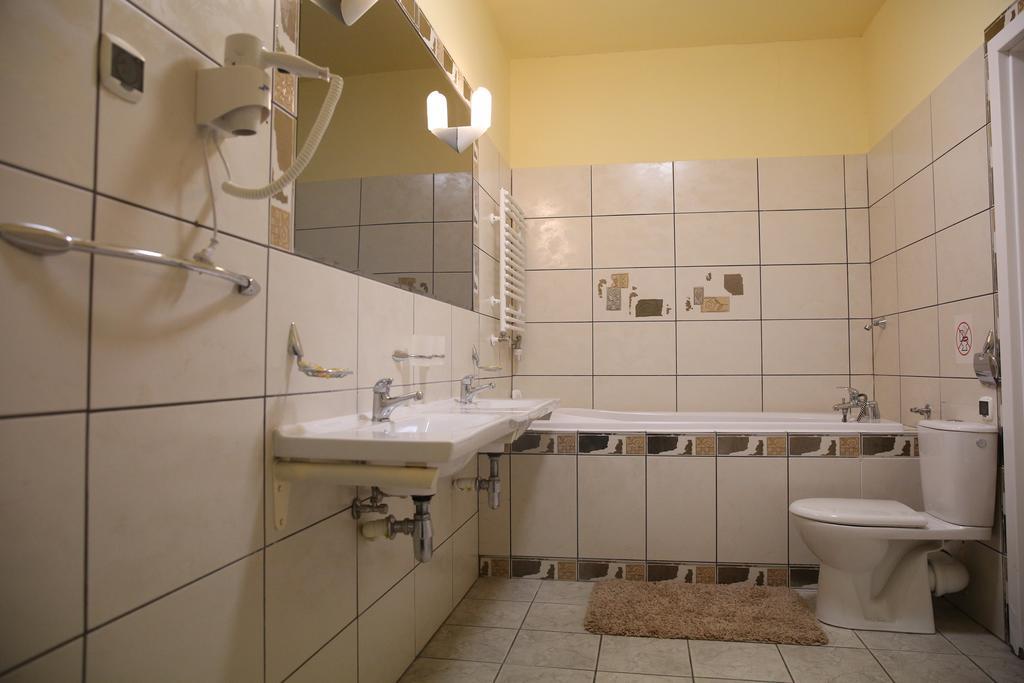 Roskosz Zespol Dworsko Parkowy Bed & Breakfast Biała Podlaska Exterior foto