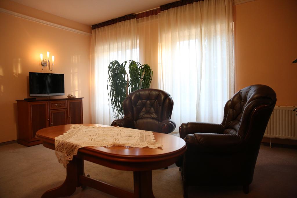Roskosz Zespol Dworsko Parkowy Bed & Breakfast Biała Podlaska Exterior foto