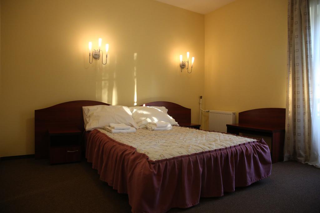 Roskosz Zespol Dworsko Parkowy Bed & Breakfast Biała Podlaska Exterior foto